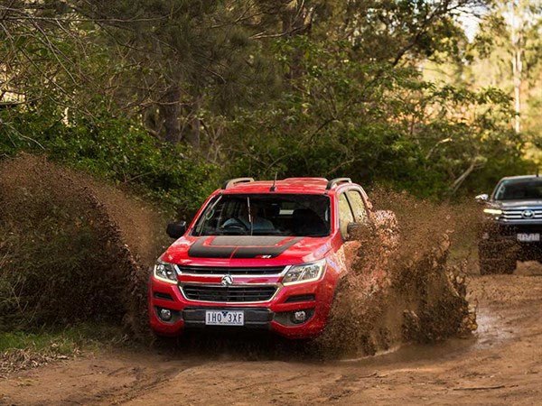 Head to head: Holden Colorado Z71 vs Toyota Hilux SR5 - Camper Trailer Australia